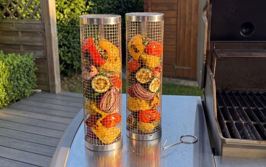 Serving grilled vegetables from the basket